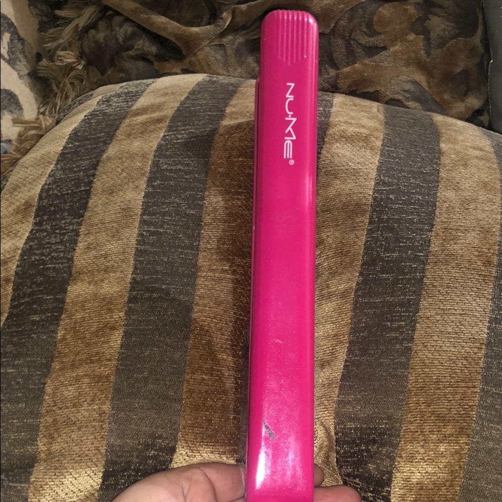 NUME hair straightener Never used